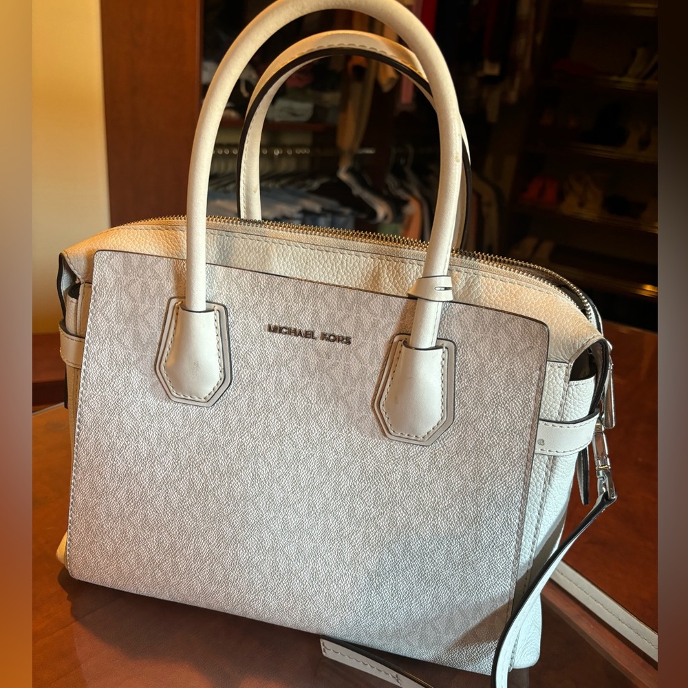 Michael Kors Medium Size leather bag